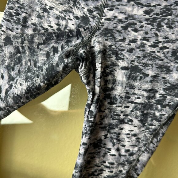 RARE LULULEMON Grey Blue Print Align Tights Leggings - 4 - Picture 3 of 14
